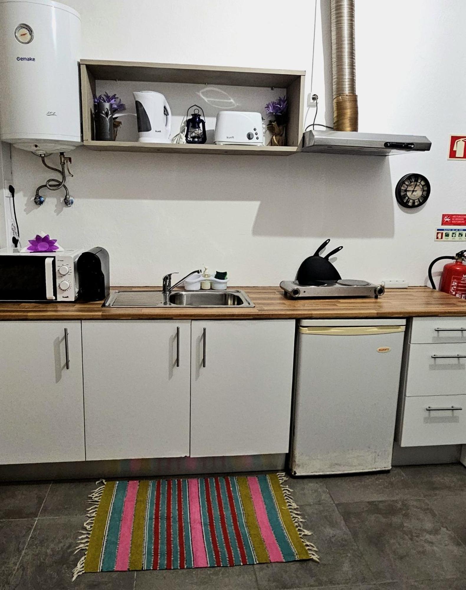 Al - To Travelers Apartment *